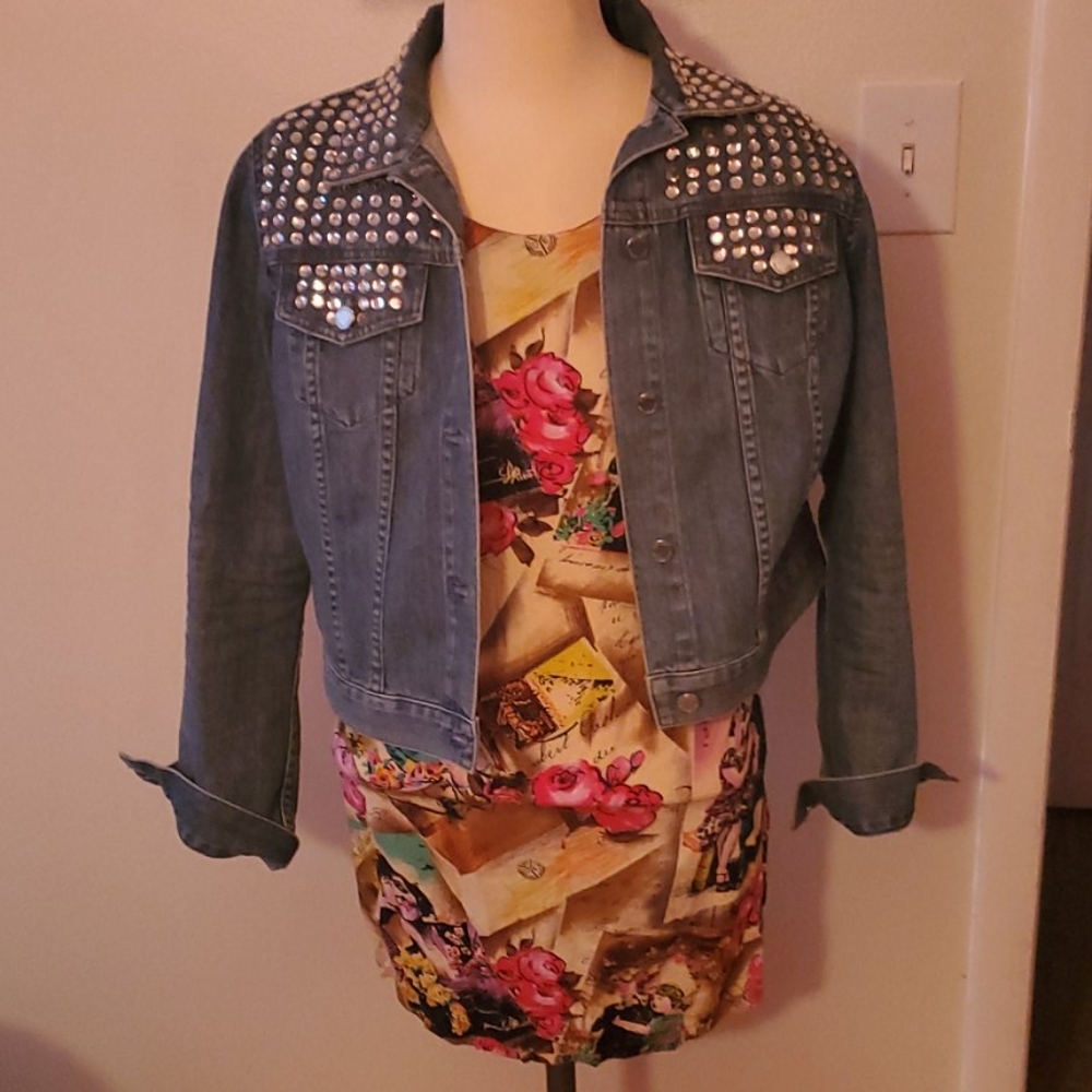 Hott summer dress! Jacket not included..